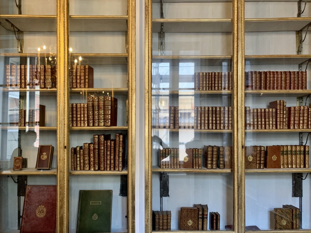Bibliothèque - La bibliothèque de la reine au château de Versailles Ab3b9a10