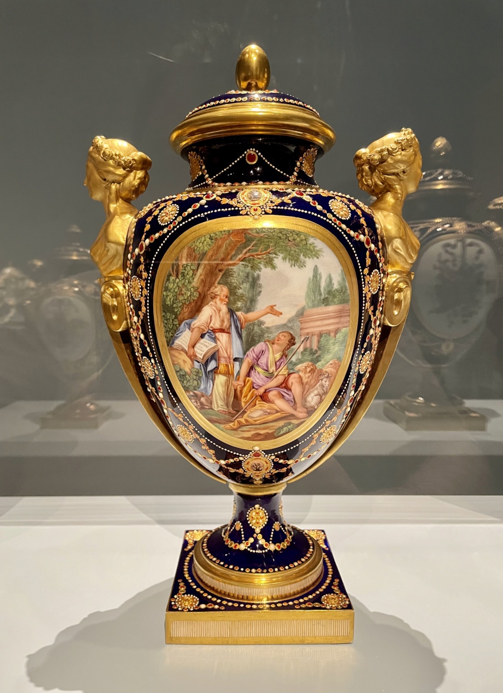 Exposition : Porcelain from Versailles Vases for a King & Queen. Getty Center, Los Angeles B9687e10