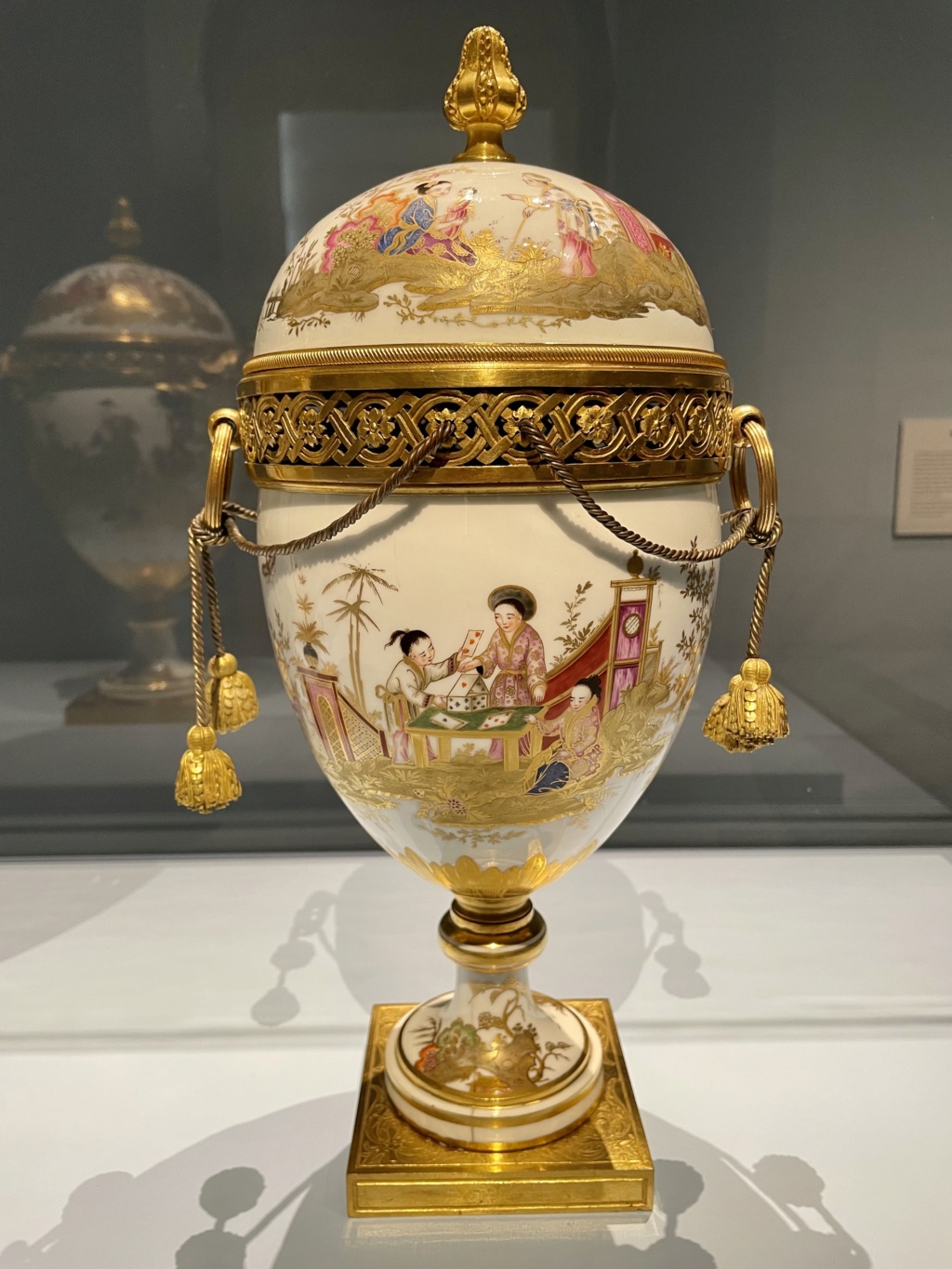 Exposition : Porcelain from Versailles Vases for a King & Queen. Getty Center, Los Angeles E3486d10