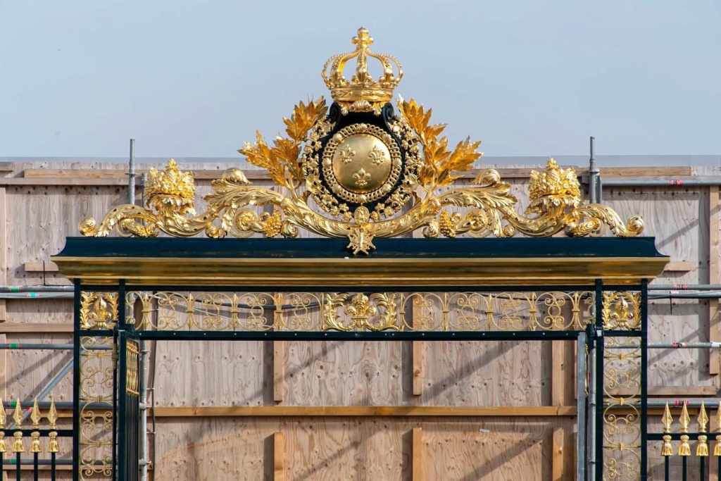 La grille d'Honneur du château de Versailles - Page 3 Img_8815