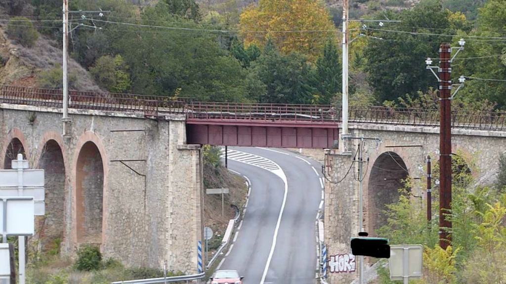 Construcció d'un viaducte de pedra en corba-(FFCC de la Terrassa) Pont - Página 6 P1050910