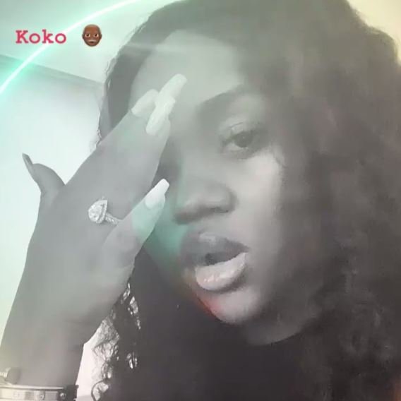  Davido’s Fiancee, Chioma, Flaunts Her Engagement Ring (Photos) 1-5910