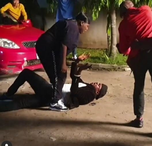 Billionaire Teni, Seen Beating Nollywood Star Odunlade Adekola, On The Ground (Photos) 2-10310