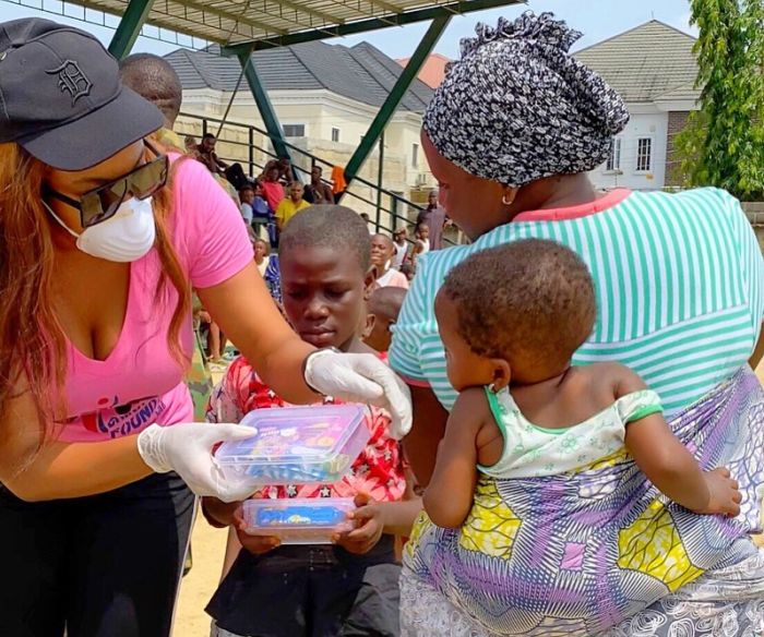 Nollywood Actress Chika Ike Helps The Vulnerable In Lockdown 93967410