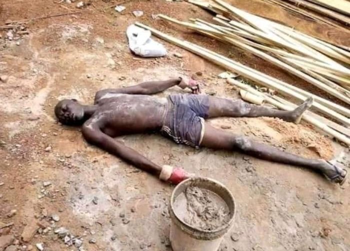 Nigerian Man Falls Down, Die Of Hunger (See Photo) 98748310