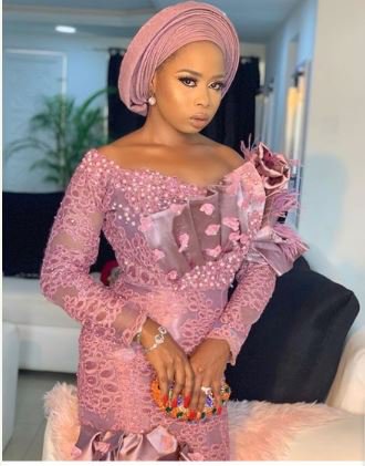Alaafin Of Oyo’s Wife Steps Out In Style For Bambam And Teddy-A’s Wedding (Photos) Captur33