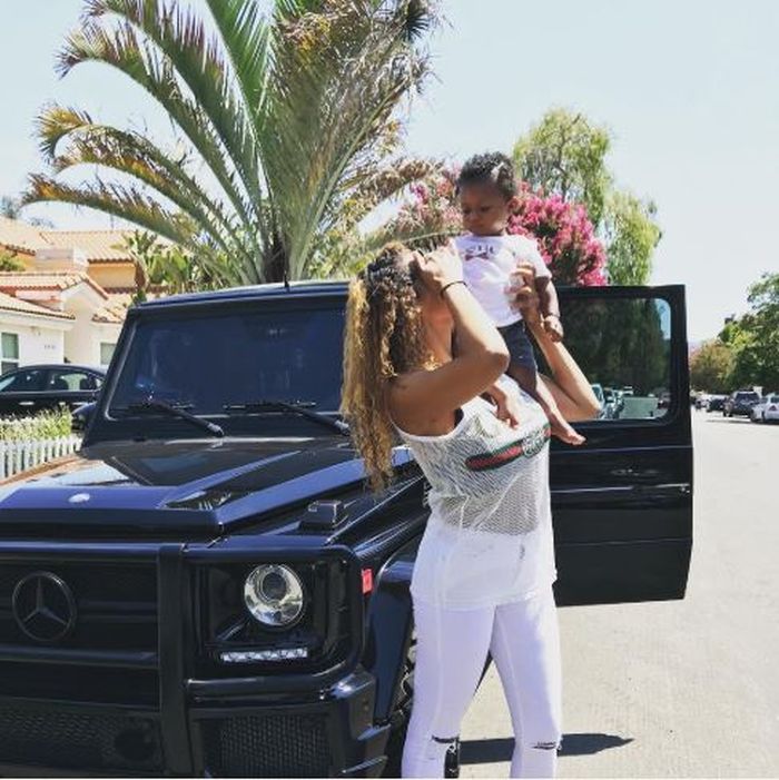 Wizkid’s 3rd Baby Mama Flaunts Her Benz G Wagon In New Adorable Photo With Son Jadaaa10