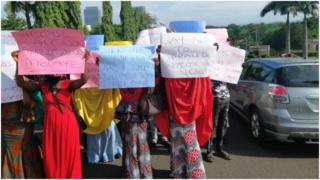 Hushpuppi: Protesters Storm Us Embassy, Demand Arrest Of Atiku, Dino Melaye Protes10