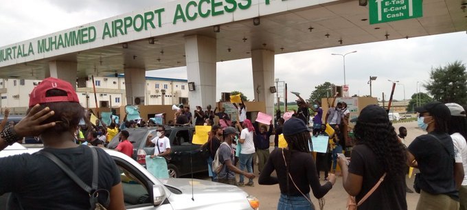 #EndSARS Protesters Shutdown Murtala Muhammed Airport Road Sars-610