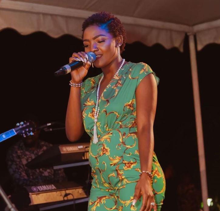 Singer Simi Has Finally Come Out To Show Off Pregnancy (See Photo) Simi14