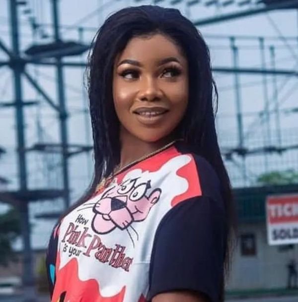 Lady Under Receives Hot Bashing From Twitter Users For Organizing A Rally For Tacha (See Video And Comments) Tacha17