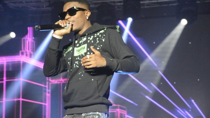 Wizkid Turns Up For 2baba As He Shuts Down 2Baba 20Years A King Concert (WATCH VIDEO) Wiz2ba10