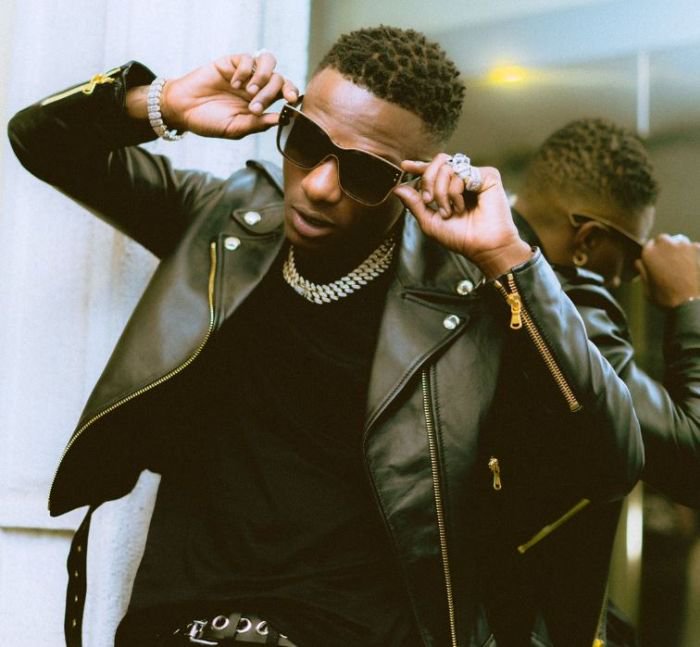 Wizkid Allegedly Trashes Statue Of Himself That Was Presented To Him By A Fan (See Photos) Wizki108