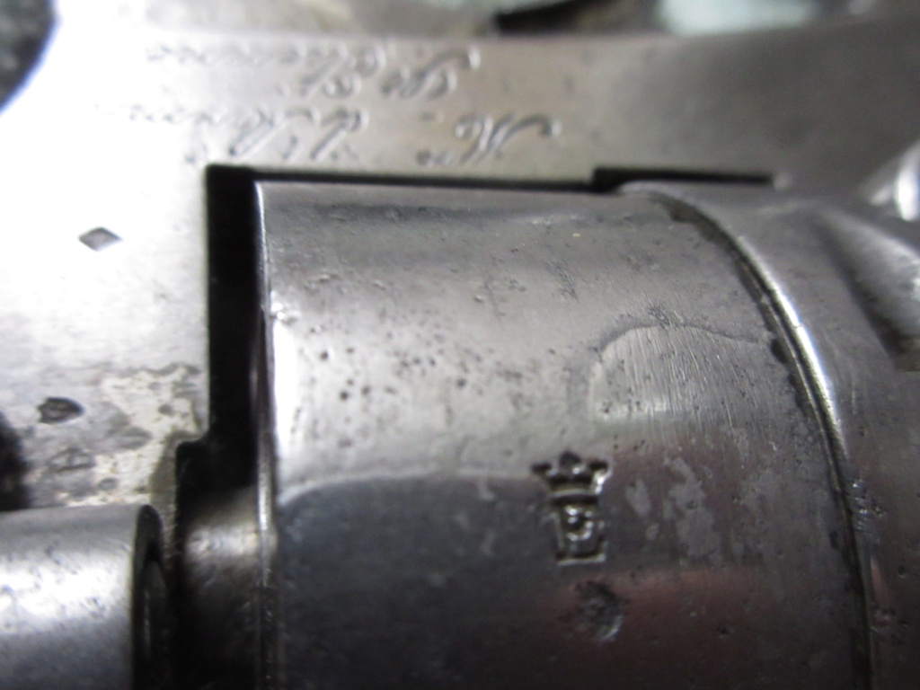 Barillet 1873 : pourquoi ces marques sur le métal ? Img_1910
