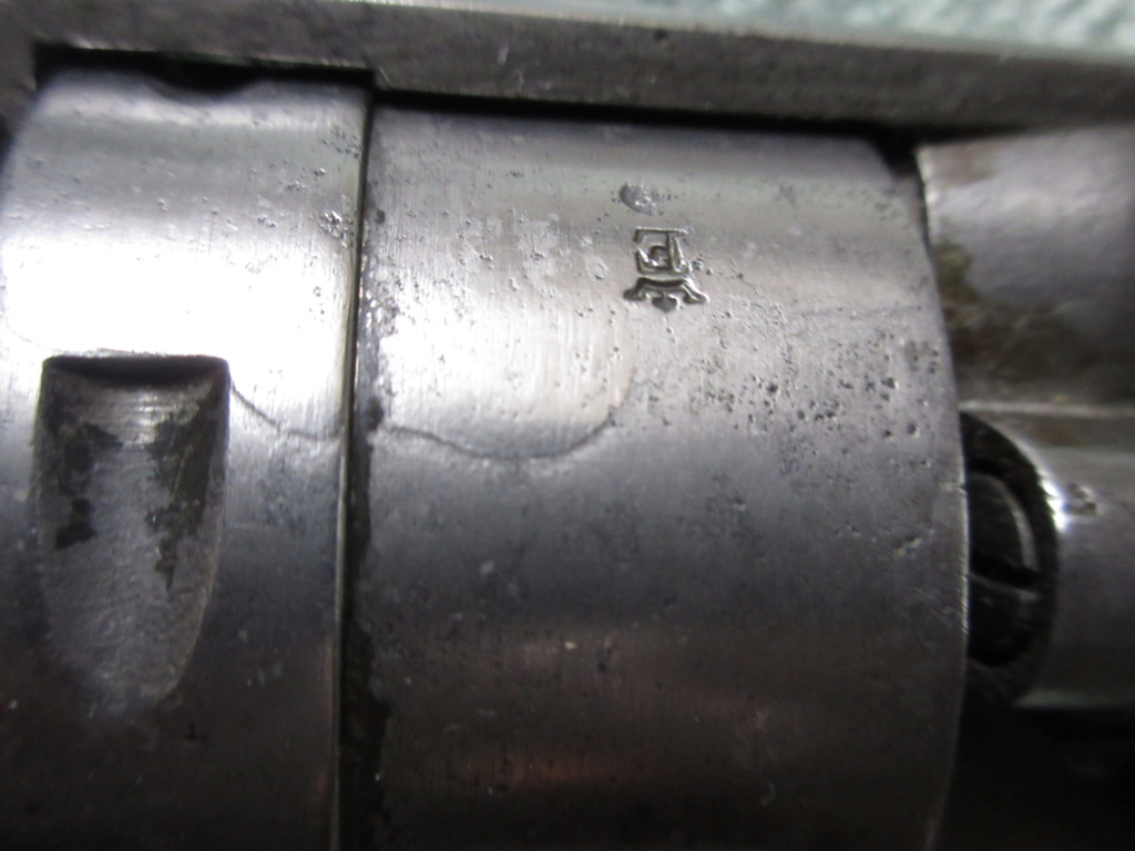 Barillet 1873 : pourquoi ces marques sur le métal ? Img_1911
