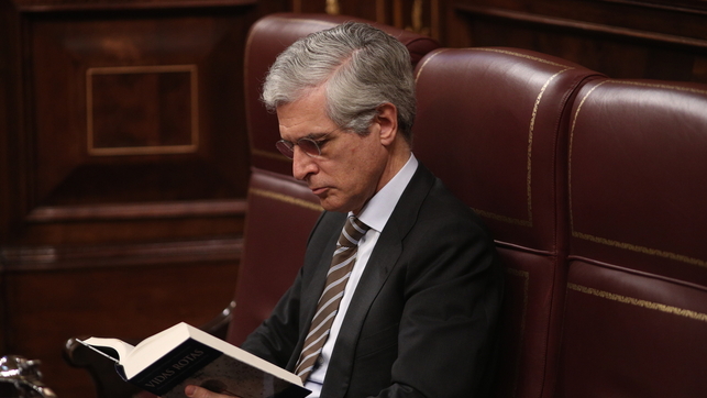 Adolfo Suárez Illana rompe la disciplina de grupo y vota en contra de quitar las medallas a ‘Billy el Niño’ Adolfo10