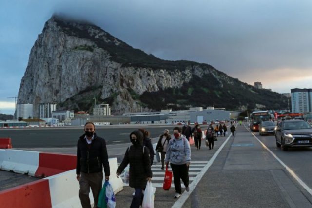 Gibraltar: el 100% inyectados y les espera una Navidad como si no se hubiese inyectado ni el tato Gibral10