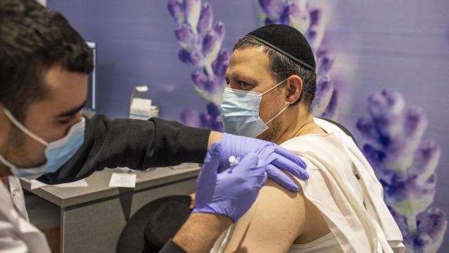 Más del 40% de los nuevos contagios en Israel se producen en personas con la pauta de vacunación completa Vacuna10