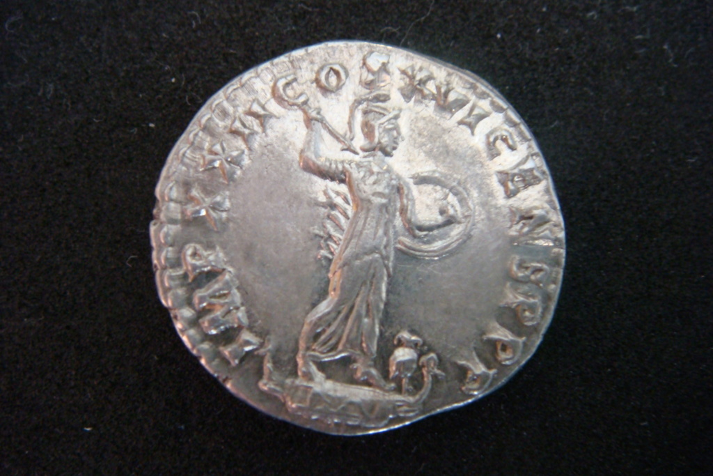 Denario de Domiciano.  IMP XXII COS XVI CENS P P. Minerva estante a dcha. Roma. Dsc04512