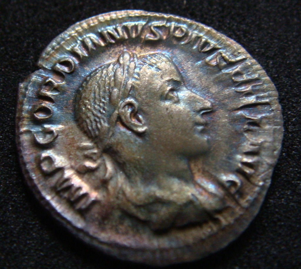 Denario de Gordiano III. DIANA LVCIFERA. Diana estante a dcha. Roma. Dsc04613