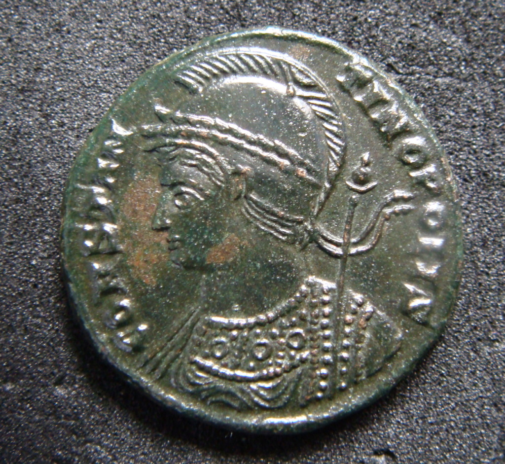 AE3 conmemorativo de Constantinopla. Siscia Dsc04737