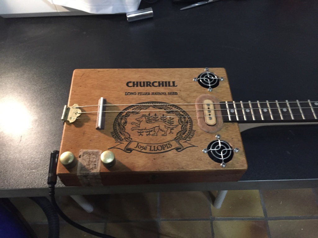 Première cigarbox Churchill  723c4410