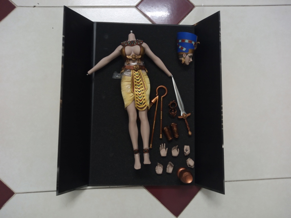 NEW PRODUCT: TBLeague 1/6 Queen of Egypt-Nefertiti Action Figure (# PL2020-164) - Page 2 Img_2028