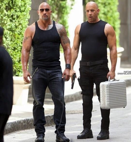 Cuánto mide Dwayne Johnson (The Rock)? - Altura - Real height