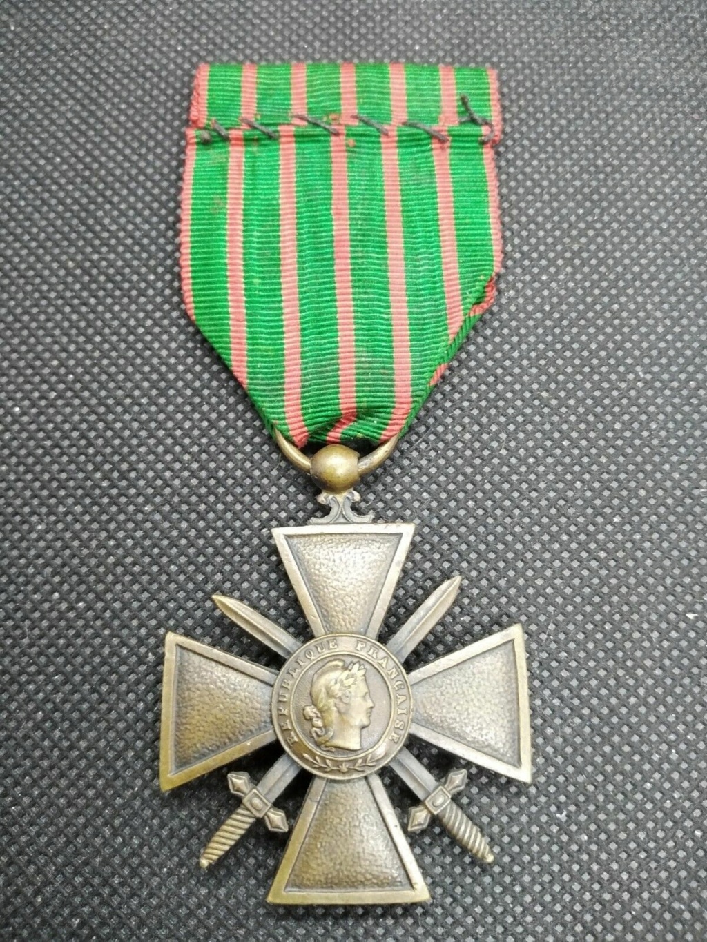 Médaille commémorative 39/45 avec 6 agrafes  S-l16041