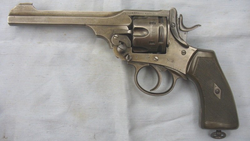 Identification et estimation d'un étui d'arme de poing Webley13