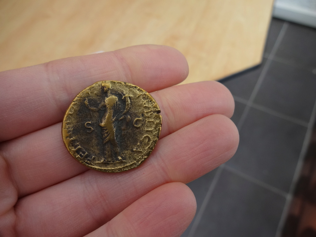 Monnaies romaines authentiques ? Titus - Septime S - Antonin Dsc01512