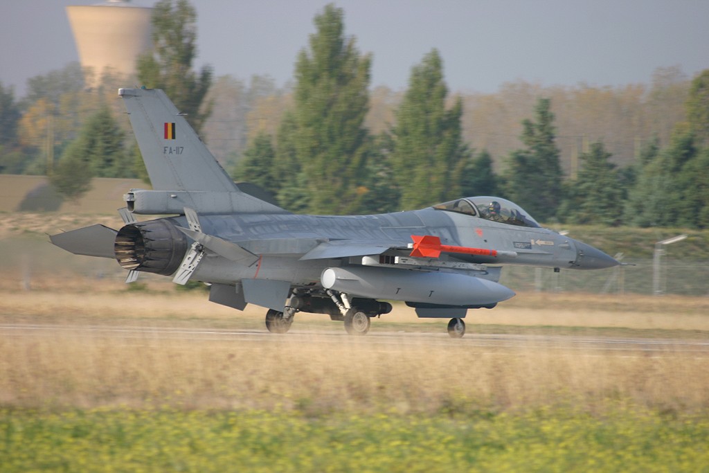 F-16 en général Img_4611