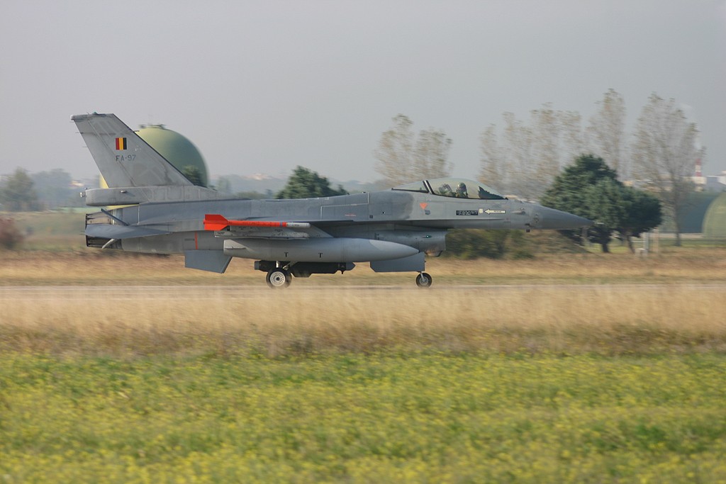 F-16 en général Img_4612