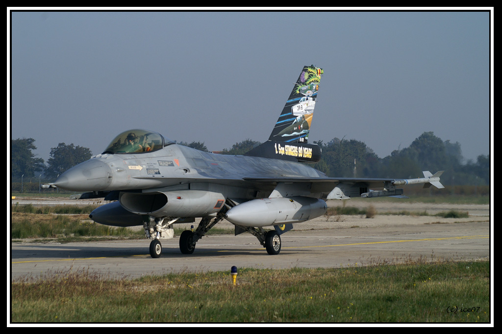 F-16 en général Pict0122