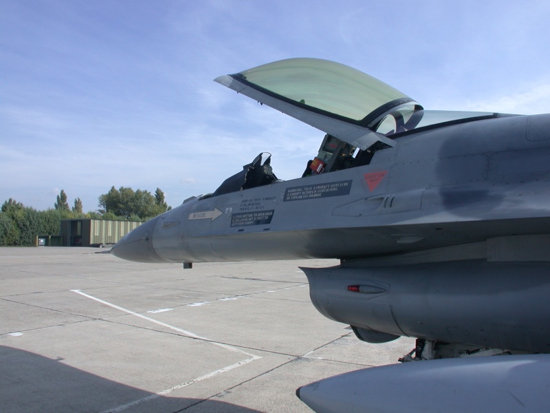 F-16 en général Dscn9011