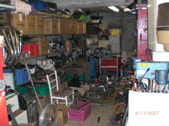 Photos de nos garages/ateliers - Page 3 Cimg1013