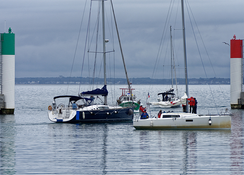 ça bouchonne à la sortie du port ! Dsc_5459