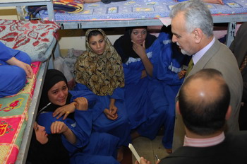 زيارة الهاشمي إلى سجن النساء في الكاظمية 61020010