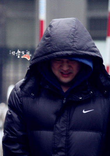 Shindong à l'immeuble KBS / Shindong at KBS building 28-12-12 Tumblr24