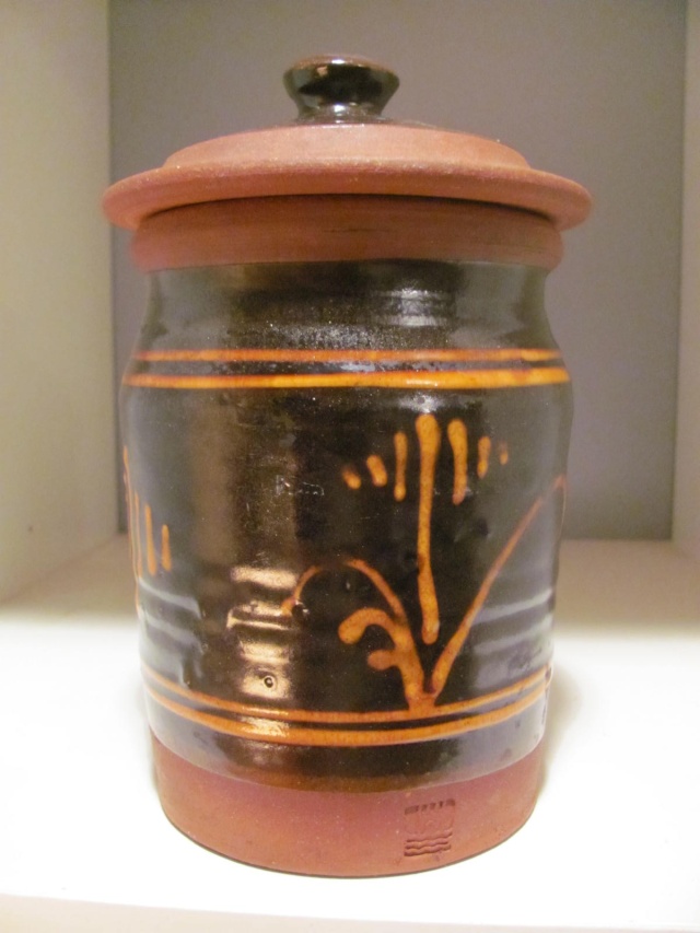 Slipware Lidded Jar, castle mark - Tony Evans, Barbican Pottery, Plymouth  Img_3210