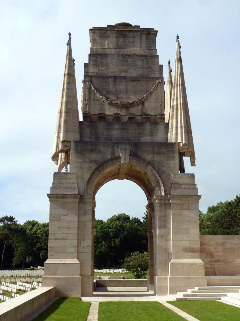 [ Histoires et histoire ] LES CIMETIÈRES MILITAIRES FRANCAIS - Page 2 10472_10