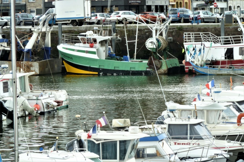 [VIE DES PORTS] Quelques bateaux de pêche (sur nos côtes Françaises) - Page 15 12129_10