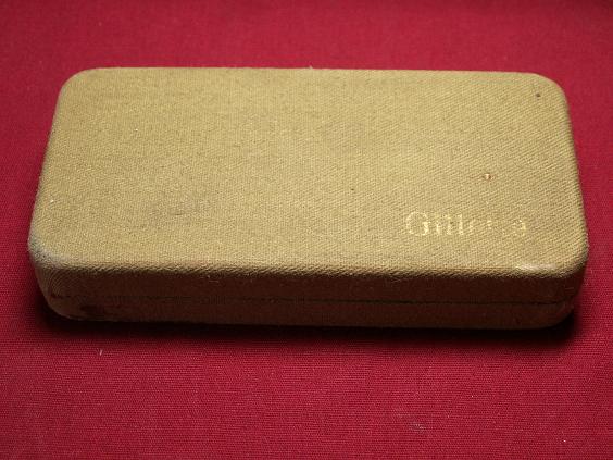 Un-issued Gilette Shaving Kit Cw-pg-10