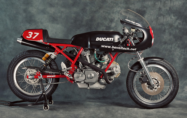 Les couples coniques - Ducati Twins à Couples Coniques : C'est ICI - Page 2 Ducati14