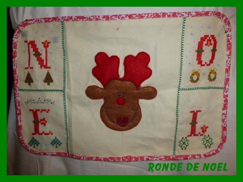 RONDE DE NOEL (complete)   "TERMINE" - Page 5 P1000612