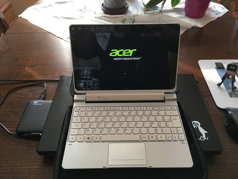 [Vendu] Vends ordinateur de voyage Acer Iconia WE 510 Img_2033