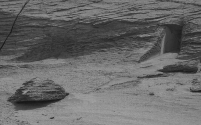 Une découverte sur Mars ressemble à une porte 58745210