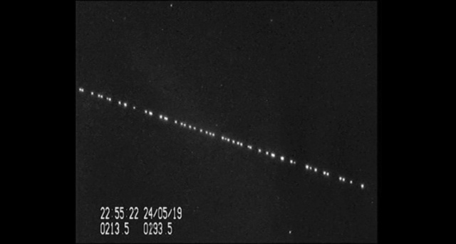 Le train de satellites Starlink a survolé la Picardie samedi soir B9723210