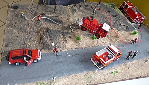 Dioramas d'accidents de la route ou ferroviaire à différentes échelles. Dioram15