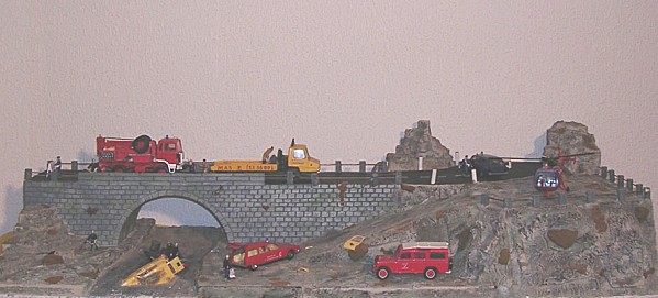Dioramas d'accidents de la route ou ferroviaire à différentes échelles. Dioram16